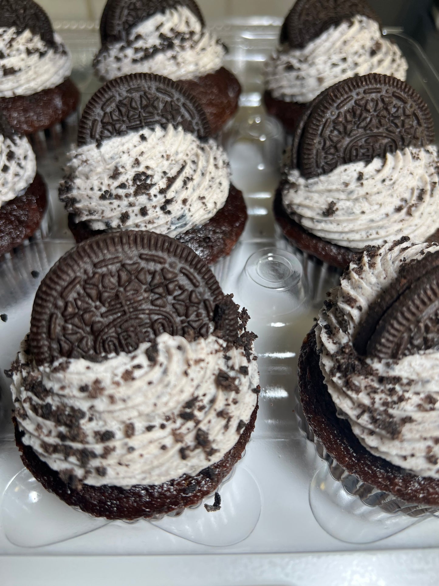 Cookies n’ Cream Cupcake (single)